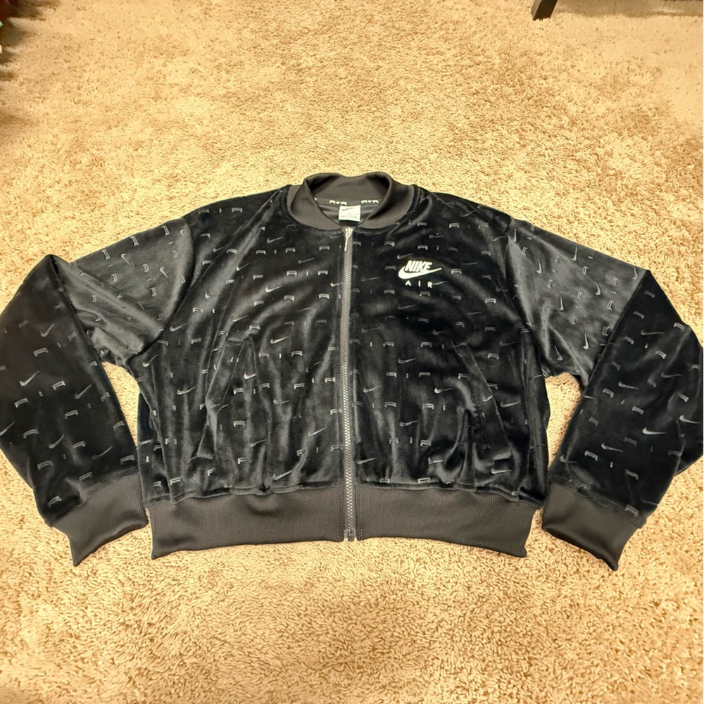 Nike Air Black Velour Women’s Cropped Jacket, Large